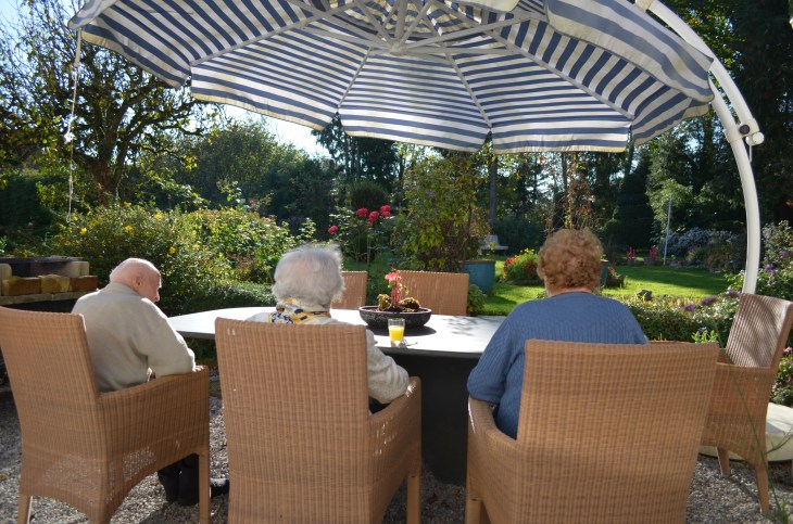 famille d'accueil , pas de calais , bécourt ,personnes âgées